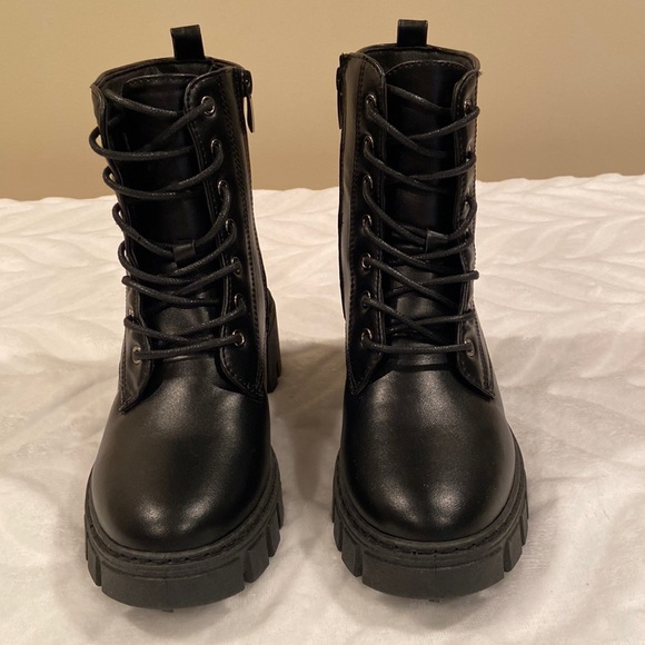 NWT Black Boots - Picture 2 of 6